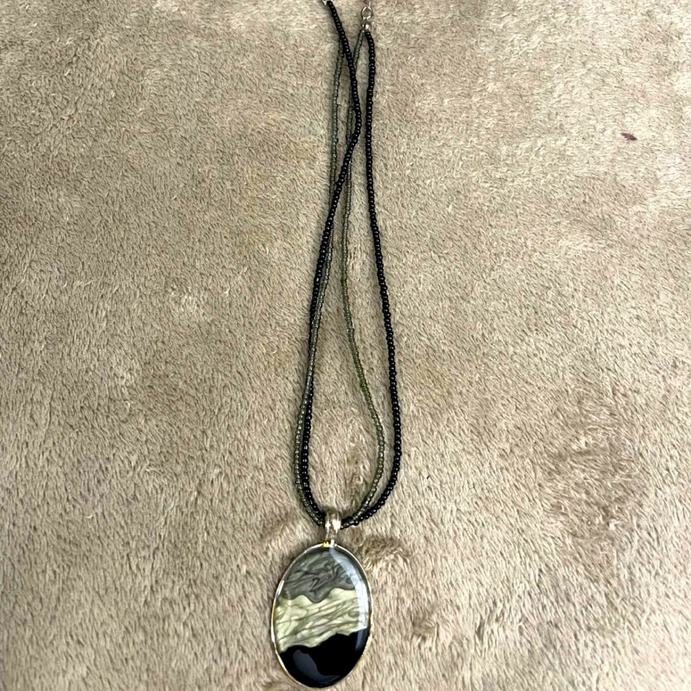 Double Beaded 19” Necklace with Agate Design Pendant.